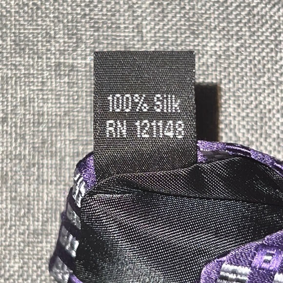 Micheal Kors silk tie. - Picture 4 of 4